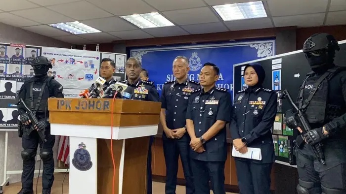 மோசடிக் கும்பலிடமிருந்து மூவர் மீட்கப்பட்டனர்