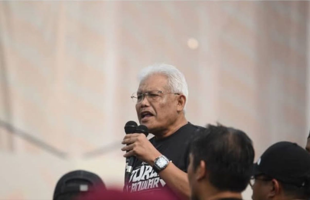 அன்வார் பதவி விலகப் பிரார்த்தனைச் செய்வதாக எதிர்க்கட்சித் தலைவர் கூறுகிறார்