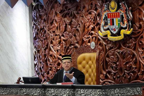 மன அழுத்தத்தைக் குறைக்கக்கூடிய சாதனங்களைக் கொண்டு வரும்படி சபாநாயகர் பரிந்துரை