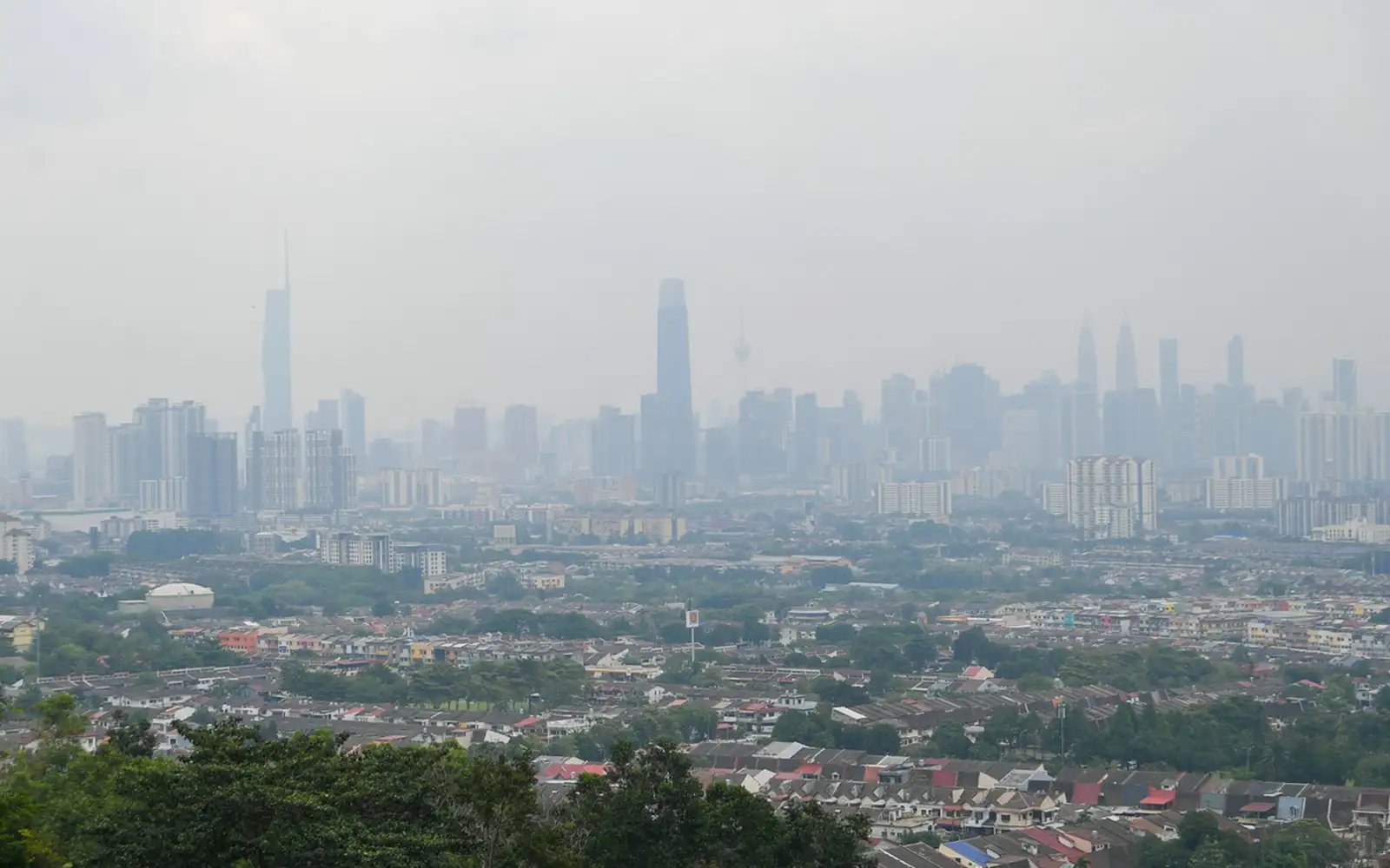 புகைமூட்டத்தால் பள்ளி மூடலா? பெற்றோர்கள் பெரும் குழப்பம்- தொலைதூரக் கல்விக்குக் கடும் எதிர்ப்பு!