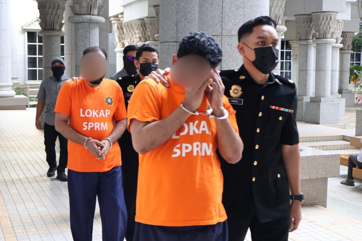 இரண்டு வங்காளதேசிகள் கைது