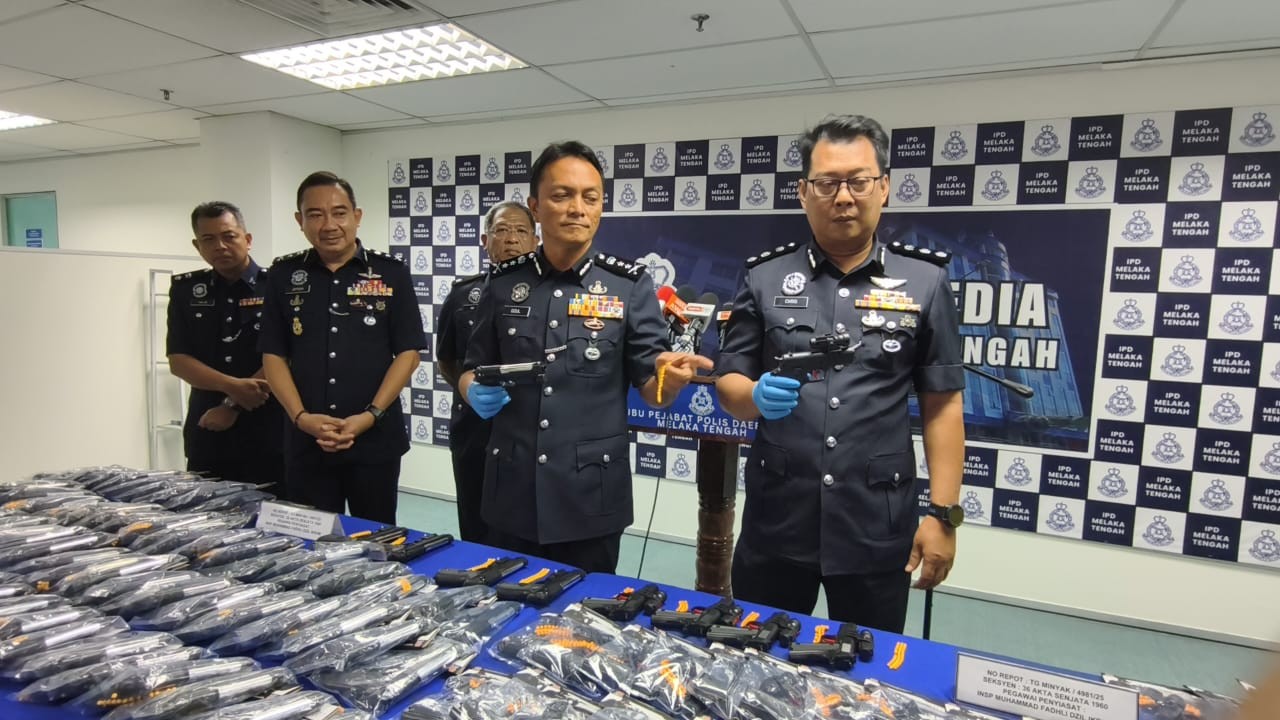 351 விளையாட்டுத் துப்பாக்கிகள் பறிமுதல்