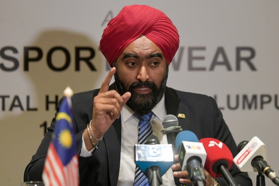 சைக்கிளோட்டப் பயிற்றுநரின் உரிமம் பறிக்கப்பட்டது