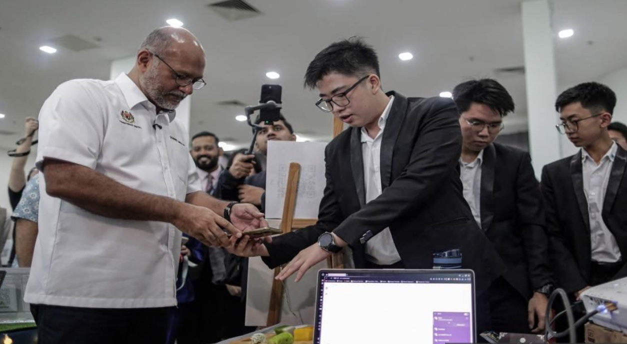 பள்ளி மாணவர்களும்  செயற்கை நுண்ணறிவுத் திறனை வளப்படுத்திக் கொள்ளுதல் அவசியம்- இலக்கவியல் அமைச்சர் கோபிந்த் சிங் டியோ