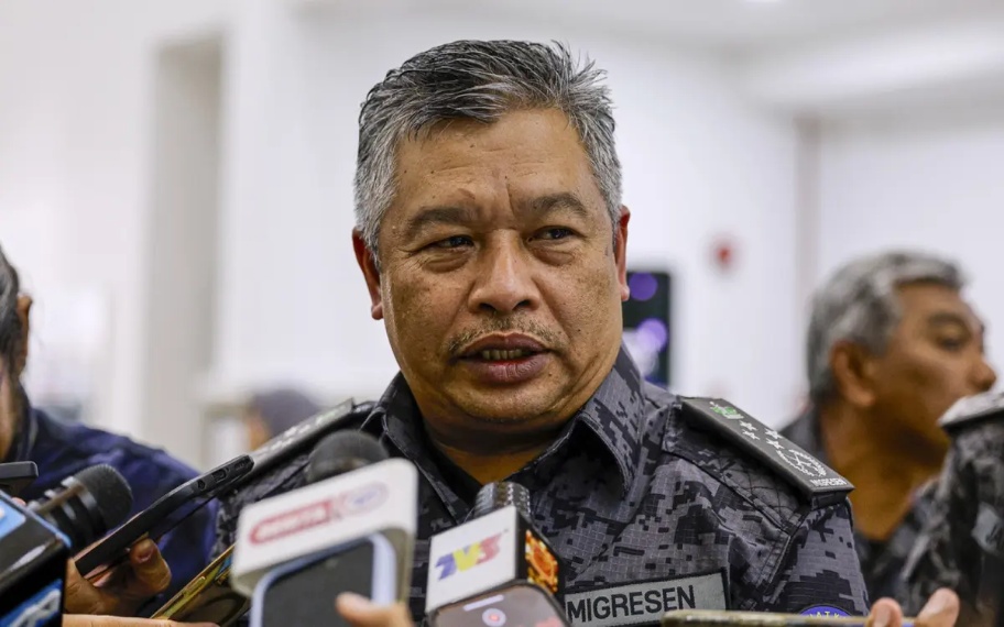 "சௌகரியத் திருமணங்கள்" முறியடிப்பு: வயது வித்தியாசத் திருமணங்களுக்குக் குடிநுழைவுத்துறை தடை!