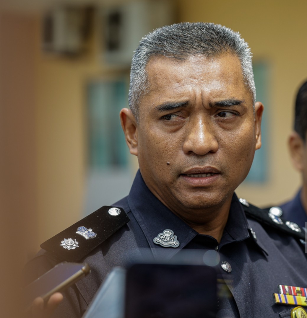 கத்தி முனையில் கொள்ளை, ஆடவன் பிடிபட்டான்