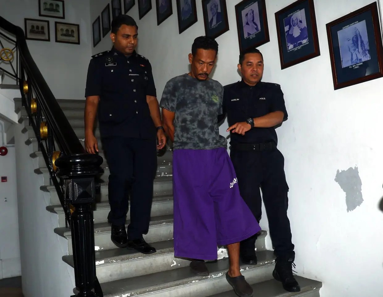 சொந்த மகள் பாலியல் பலாத்காரம்: முன்னாள் இராணுவ வீரர் கைது