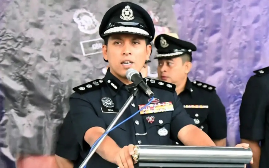 புனித நீராடல் குளியல் என்ற பெயரில் அரை நிர்வாண நடனமா?