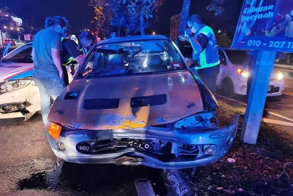 ரோந்துப் போலீசார் தம்பதியரை விரட்டிச் சென்று பிடித்தனர்