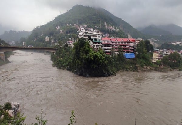 ஹிமாச்சலில் மழை, நிலச்சரிவில் சிக்கி 23 பேர் பலி