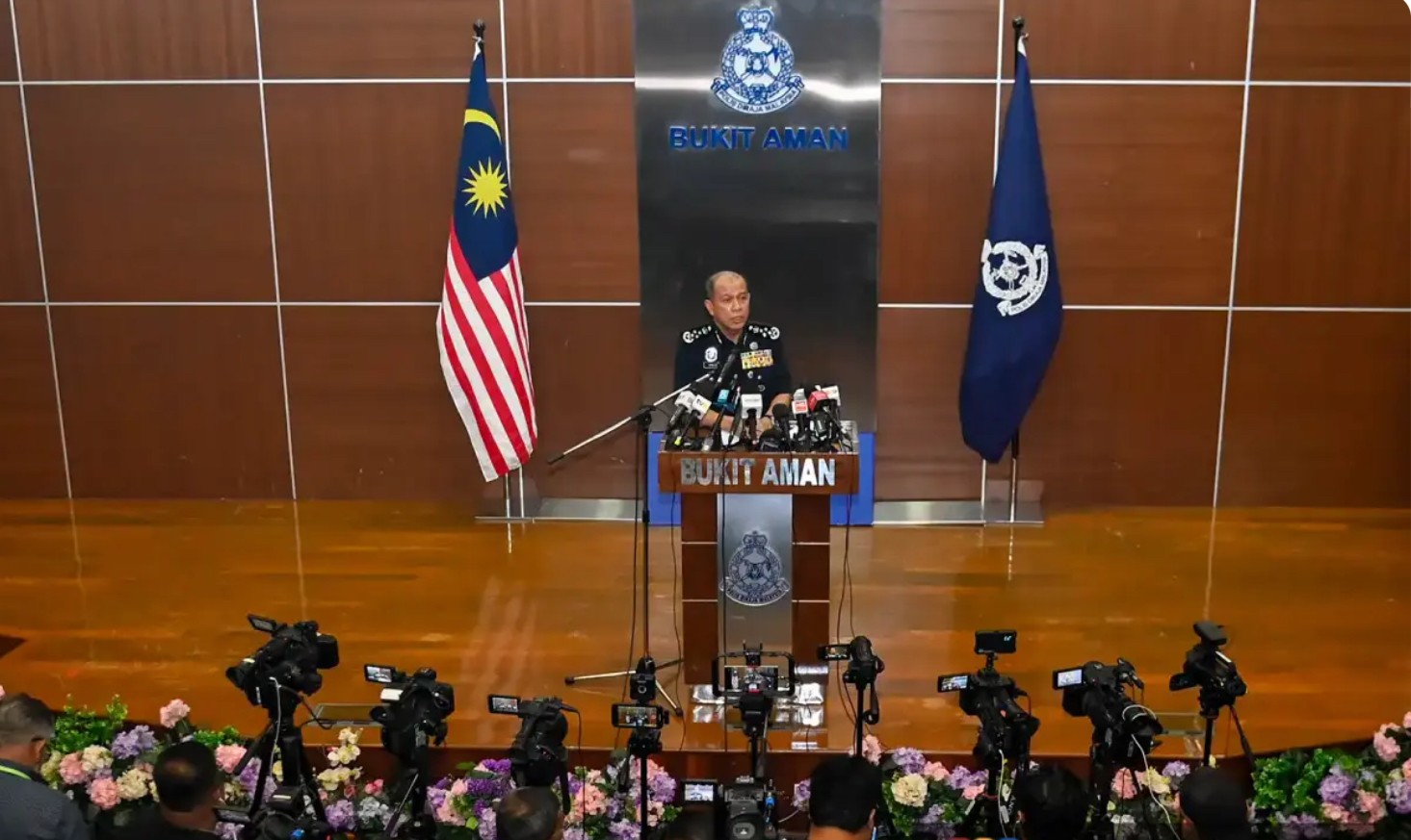 மூன்று வங்காளதேசிகள் தாயகத்திற்குத் திருப்பி அனுப்பப்பட்டனர்