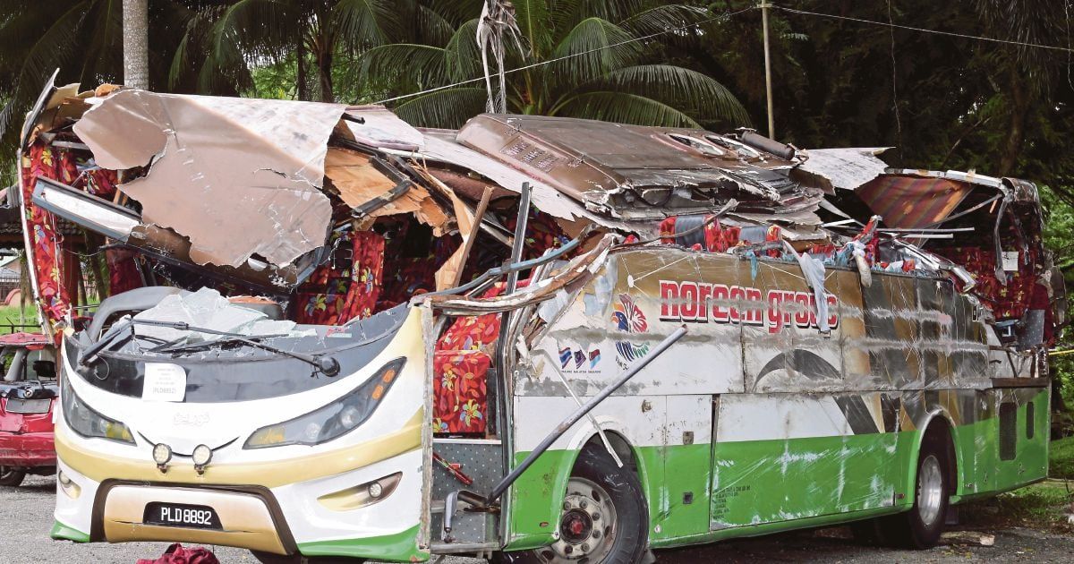 பேருந்து வேகமாகச் சென்றதே 15 பேர் பலியானதற்கு முக்கியக் காரணமாகும்