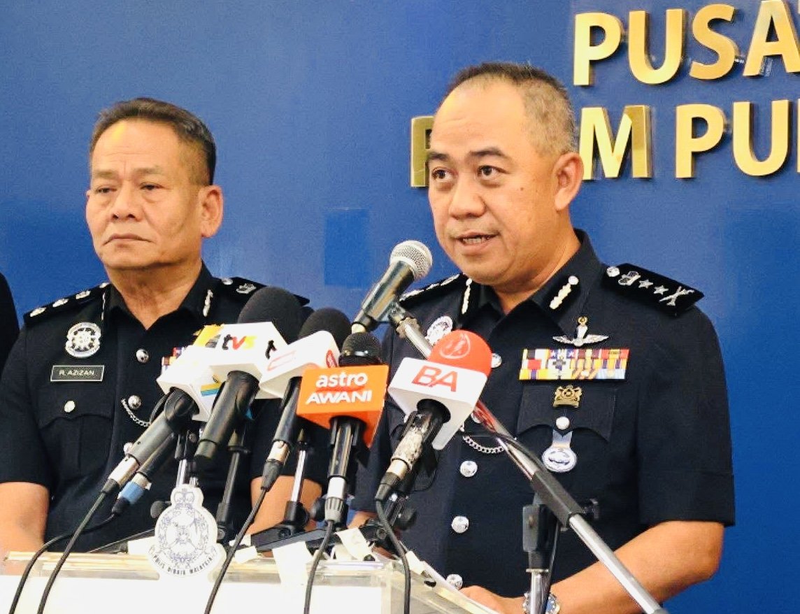 கையாட்களாகச் செயல்பட்டதை இரு ஆடவர்கள் ஒப்புக் கொண்டனர்