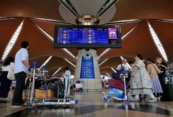 அமலாக்க அதிகாரி கைது