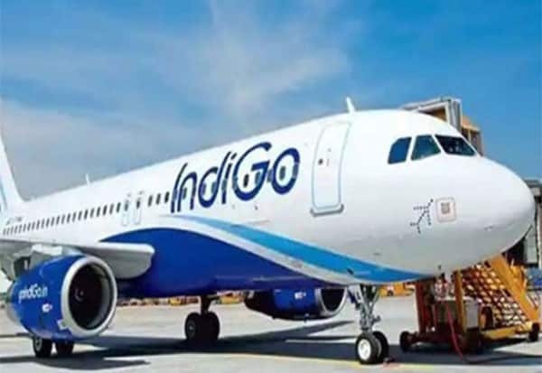 நூலிழையில் விபத்தில் இருந்து தப்பிய விமானம்