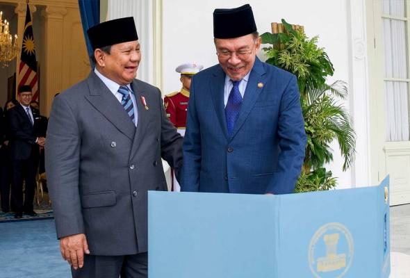 பிரதமர் அன்வாரின் இந்தோனேசியப் பயணம்:  பிரபோவோவுடன் சந்திப்பு இரு நாட்டு உறவை வலுப்படுத்தும்!