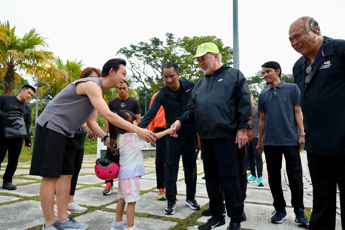 மாமன்னரின் திடீர் மக்கள் சந்திப்பு: பொதுமக்கள் உற்சாகம்!