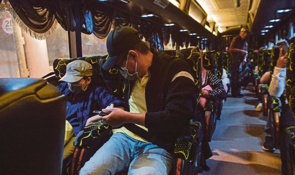 பேருந்துப் பயணிகளே கவனம்! உயிர் காக்கும் சீட் பெல்ட் இனி கட்டாயம்!