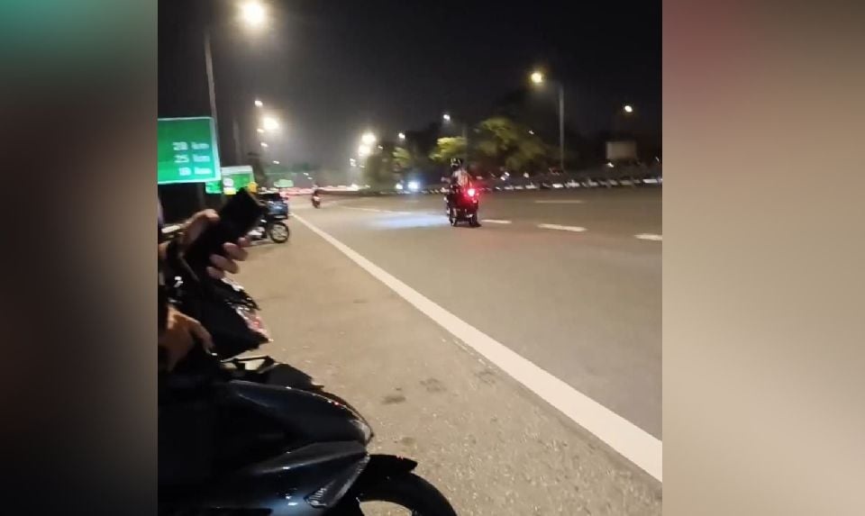 சாலைகளில் சூப்பர்மேன் சாகசம்! அதிவேக நெடுஞ்சாலையில் அட்டகாசம் செய்த இளைஞர்கள்! 4 பேர் அதிரடியாகக் கைது!