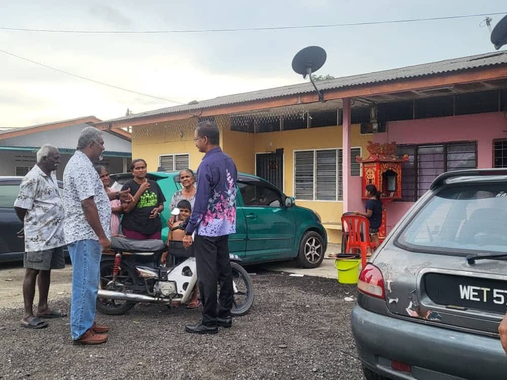 காப்பாரில் கழிவுநீர் குளத்திற்கு அருகில் ஆலயத்திற்கு நிலமா? பாப்பாராய்டு கண்டனம்