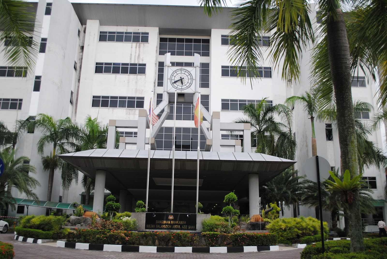 மலேசிய கடப்பிதழ்களை வைத்திருந்தாக இந்திய மாது மீது குற்றச்சாட்டு