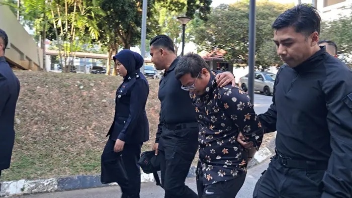 மனைவியின் காதலனைக் கொலை செய்ததாக சமையல்காரர் மீது குற்றச்சாட்டு