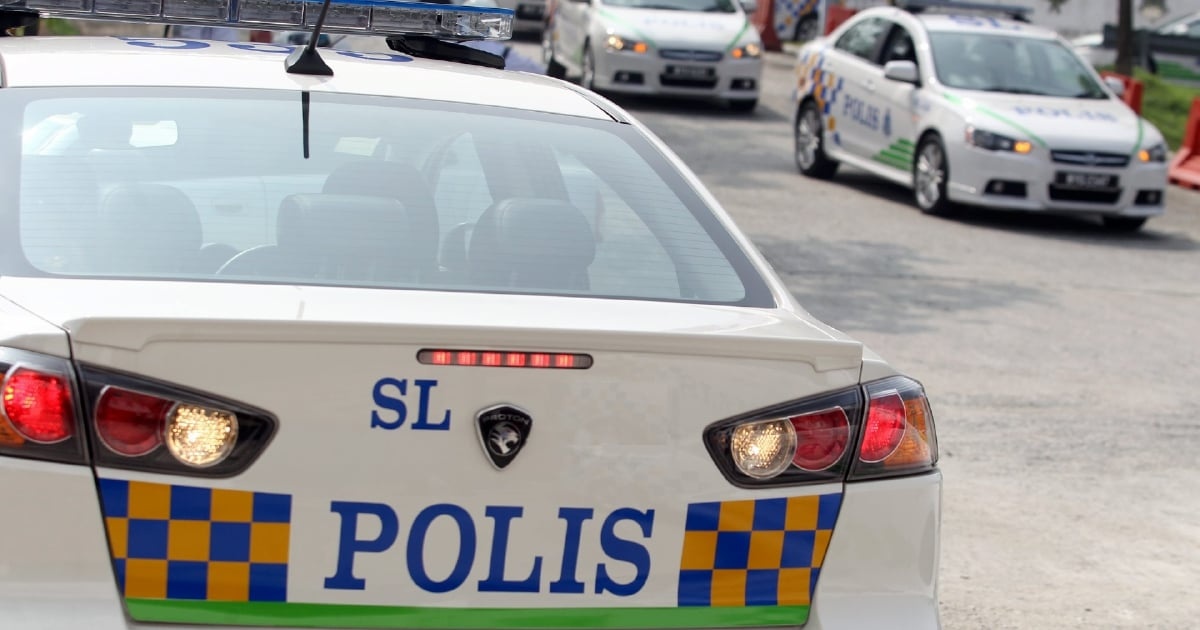 போலி காவல் படை கைது: காதலர்களை மிரட்டி பணம் பறிப்பு!