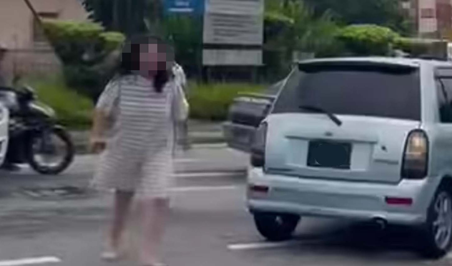 காஜாங்கில் ஆவேசமாகப் பெண் நடத்திய தாக்குதல் சம்பவம்: 6 பேர் காயம்