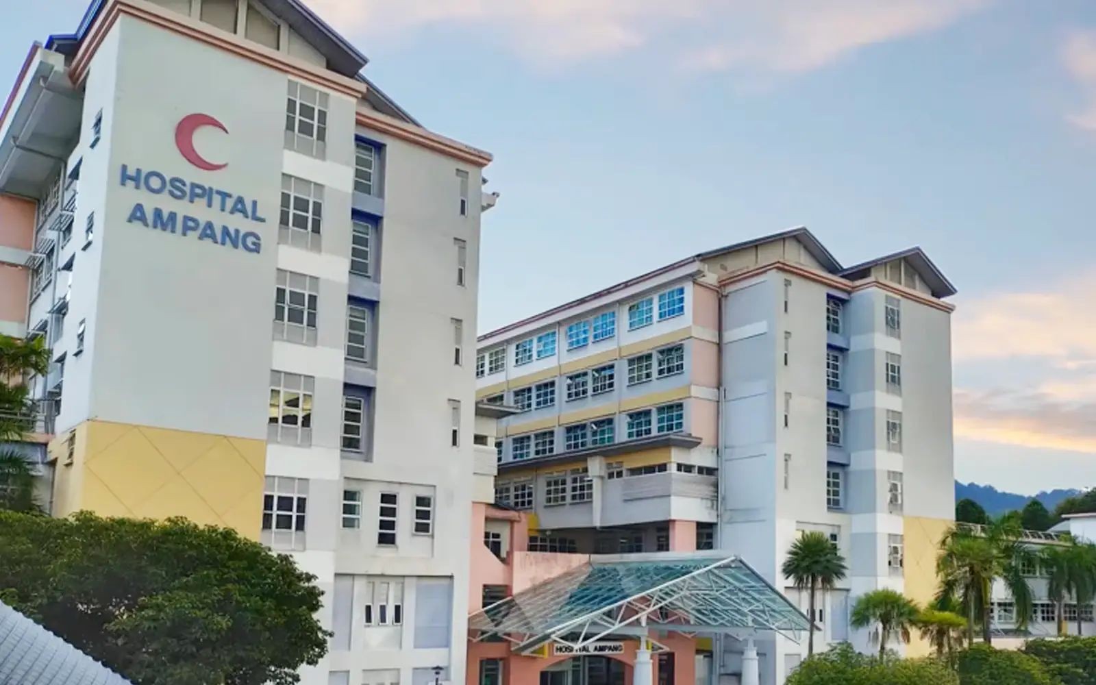 மருத்துவரைத் தாக்க முயன்ற முதியவர் கைது