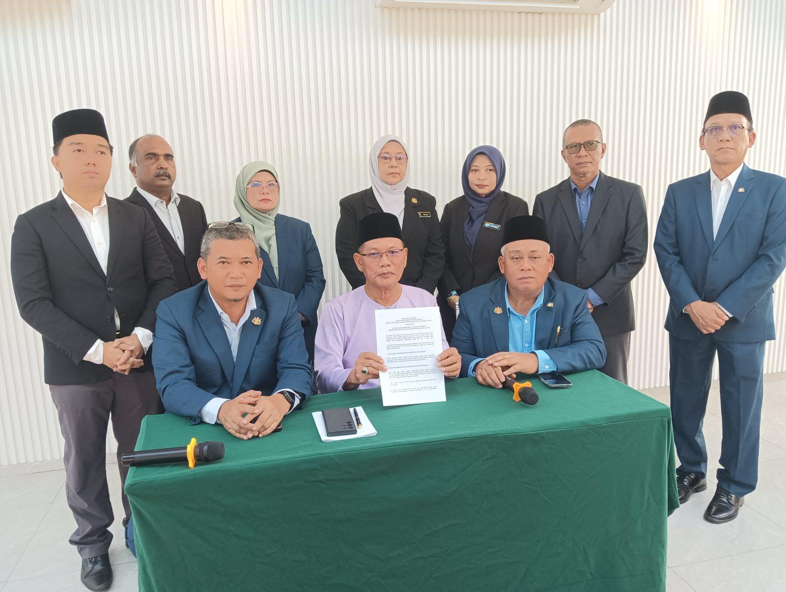 பாசீர் கூடாங் மாநகர் மன்ற டத்தோ பண்டருக்கு எதிராக நம்பிக்கையில்லாப் பிரகடனம்