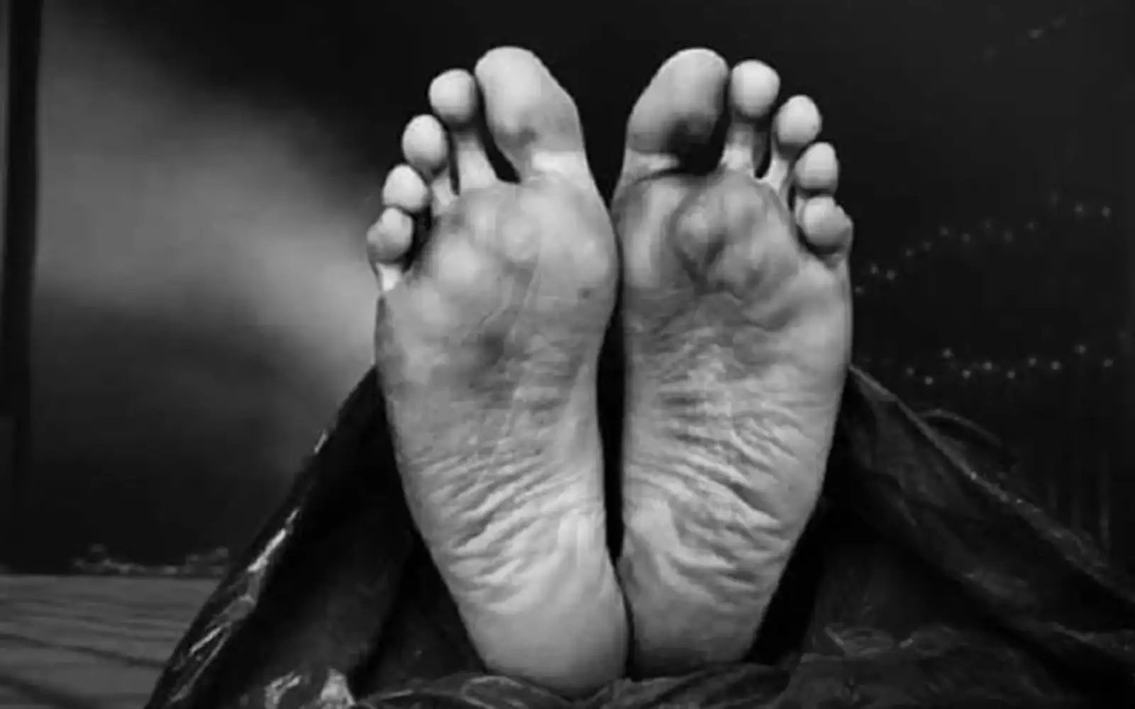 விஷத்தன்மையிலான உணவு: தாயும் மகனும் மரணம்