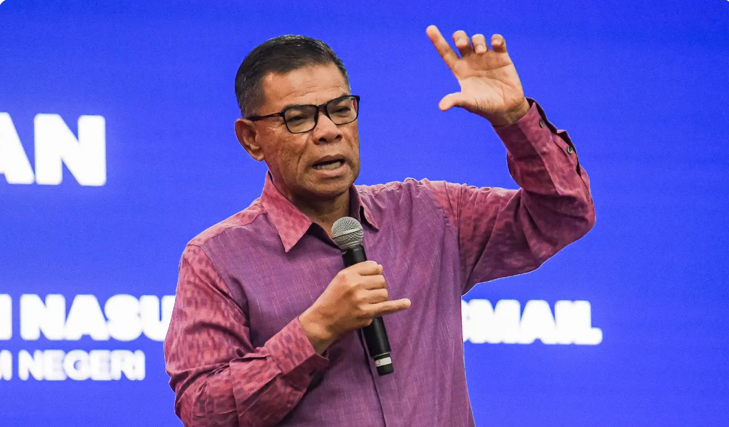 தேசியக் கொடி தலைகீழாகக் கட்டப்பட்டது: தற்செயலாக நிகழ்ந்த சம்பவத்தைப் பெரிதுப்படுத்த வேண்டியதில்லை