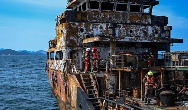 அந்த கைவிடப்பட்ட கப்பலில் ஆபத்தான ரசாயனமோ , பிணங்களோ இல்லை