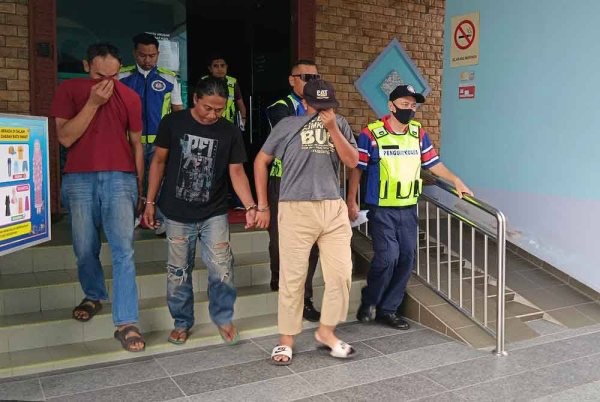 மாந்திரீகச் சடங்கு தொடர்பில் மூவர் குற்றஞ்சாட்டப்பட்டனர்