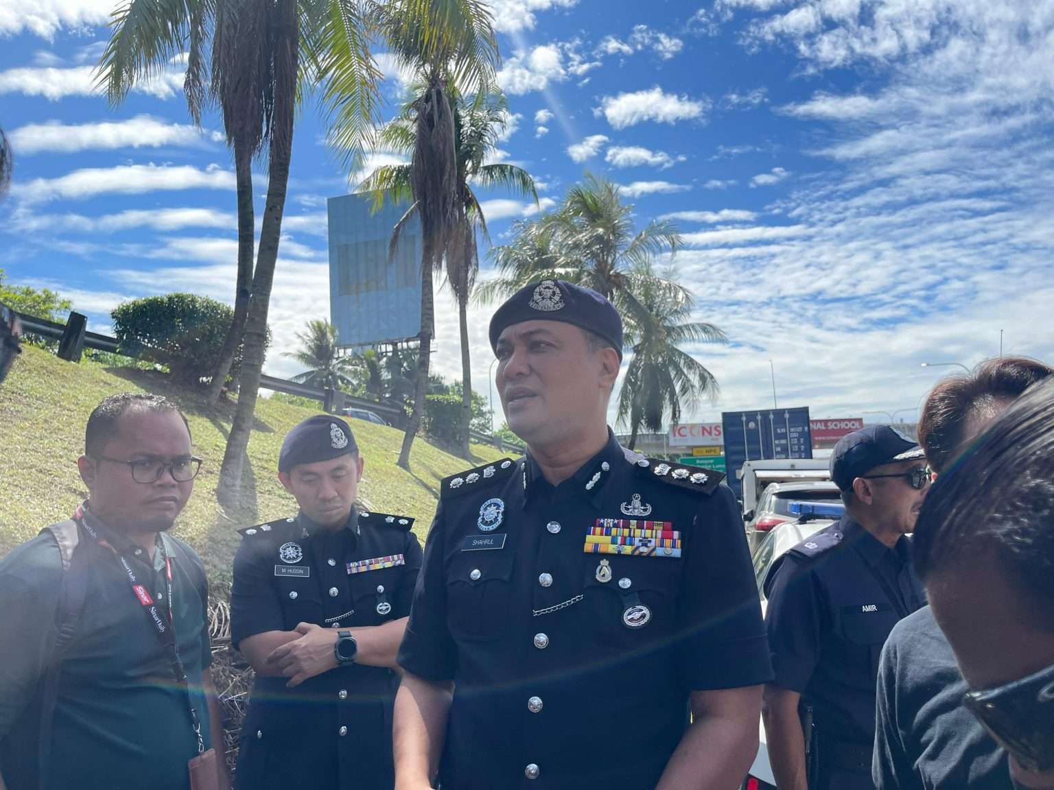 டத்தோஸ்ரீ ஞானராஜா வீட்டில் புகுந்த நபர்கள் 3 லட்சம் ரிங்கிட் மதிப்புள்ள நகைகளைக் கொள்ளையிட்டுள்ளனர்