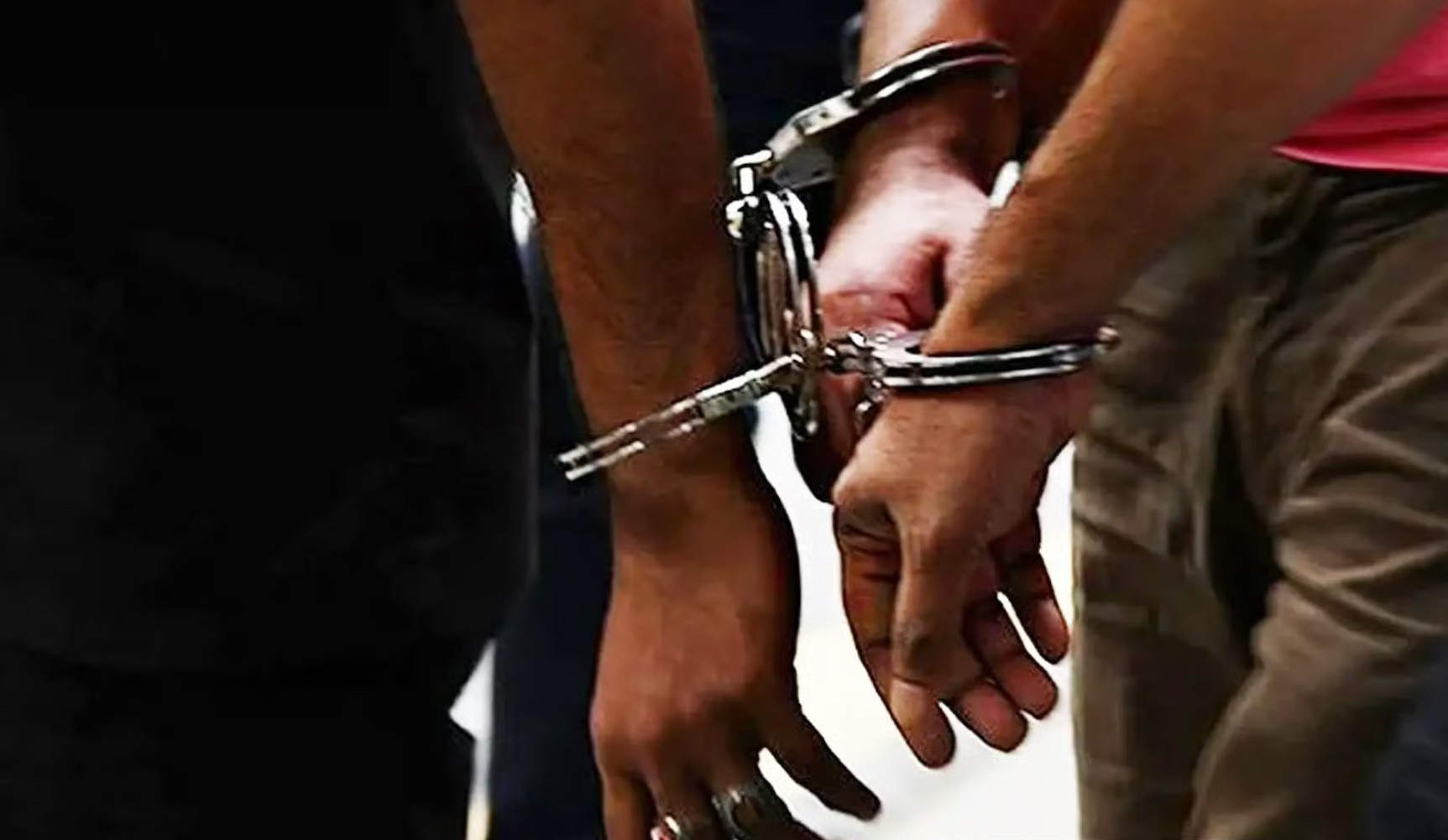 கோலாலம்பூர் இன்னிசை கேளிக்கை மையத்தின் வெளியே ஆயுமேந்திய சண்டை: 6 பேர் கைது