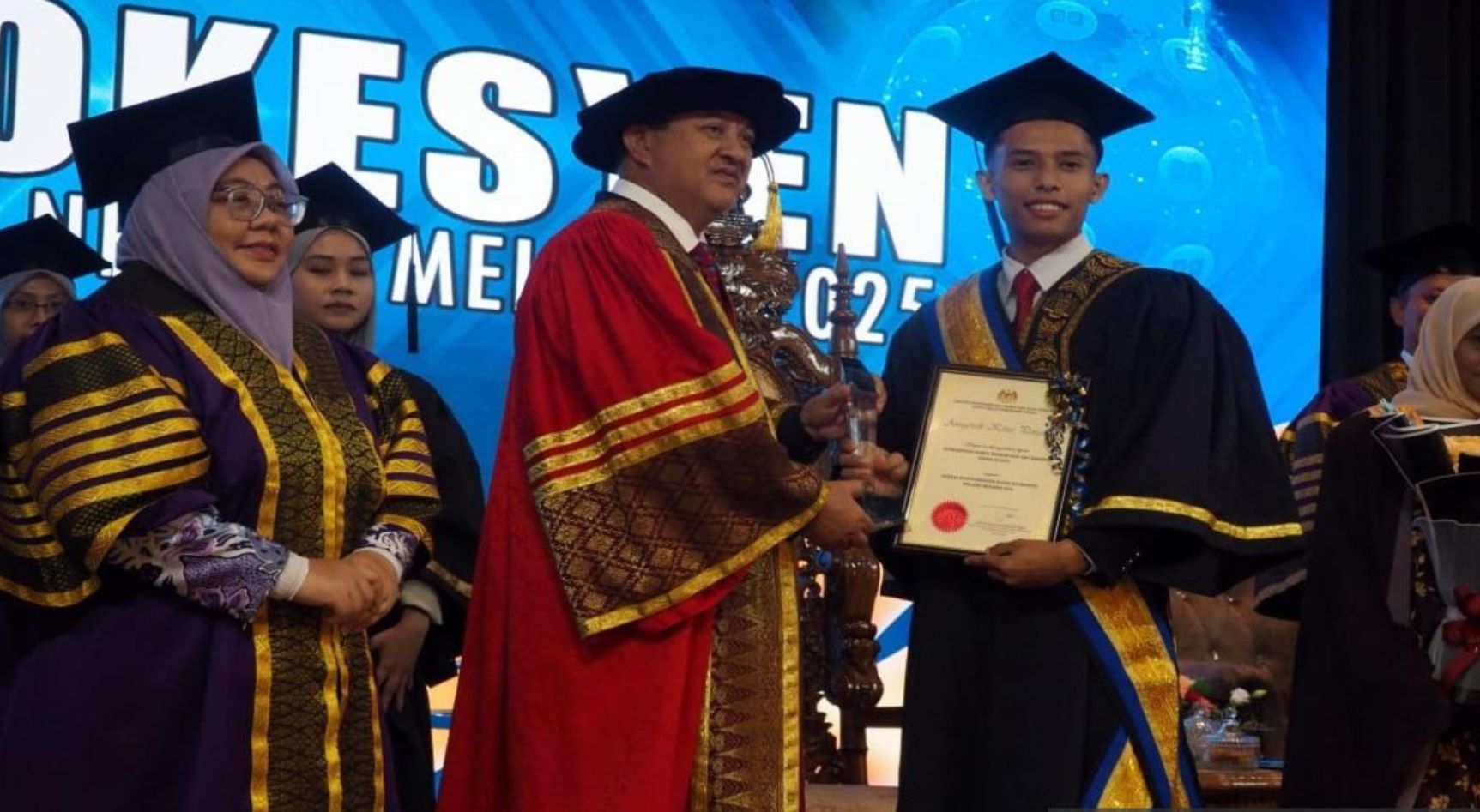 மலேசியாவின் எதிர்காலத்தை மாற்றியமைக்கும் ஏஐ: லுமுட்டில் பிரம்மாண்ட ஏஐ பாலிடெக்னிக் உதயம்!