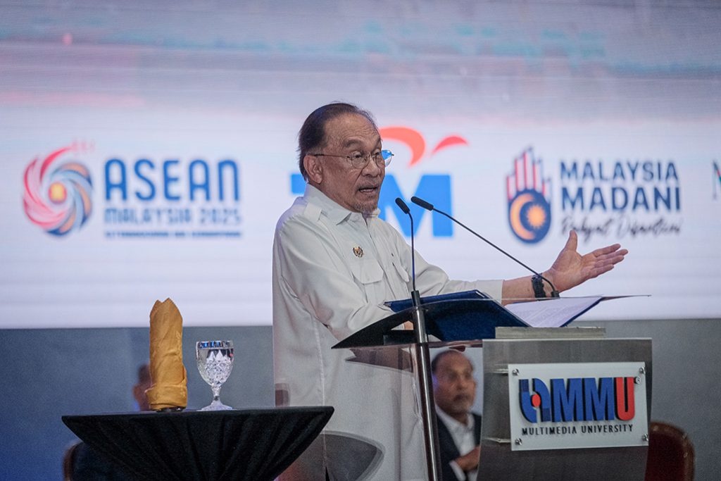 மாணவர்களுக்கு மீண்டும் ஒரு முறை 100 ரிங்கிட் உதவித் தொகை: அரசாங்கம் பரிசீலிக்கும்