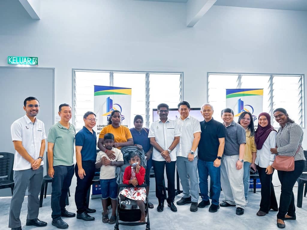 இரண்டு உடன்பிறப்புகளுக்கு முத்தியாராகூ வீட்டைப் பெற்றுத் தந்தார் டத்தோ ஶ்ரீ சுந்தராஜு சோமு