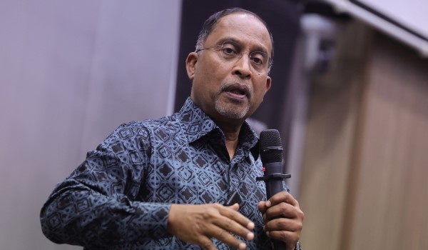 10 ஆயிரம் வங்காளதேச மாணவர்களுக்கு வேலை வாய்ப்பா?