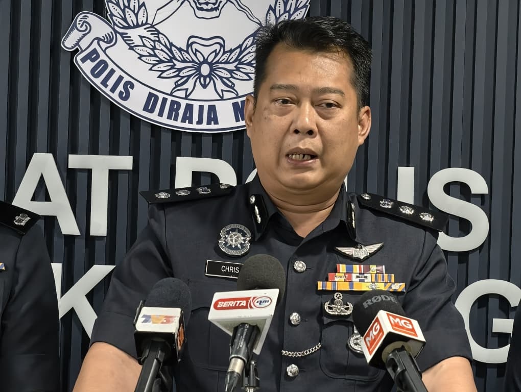 மலாக்காவில் 20 மாணவர்கள் பகடிவதை: இரண்டு மூத்த மாணவிகளுக்குத் தொடர்பு