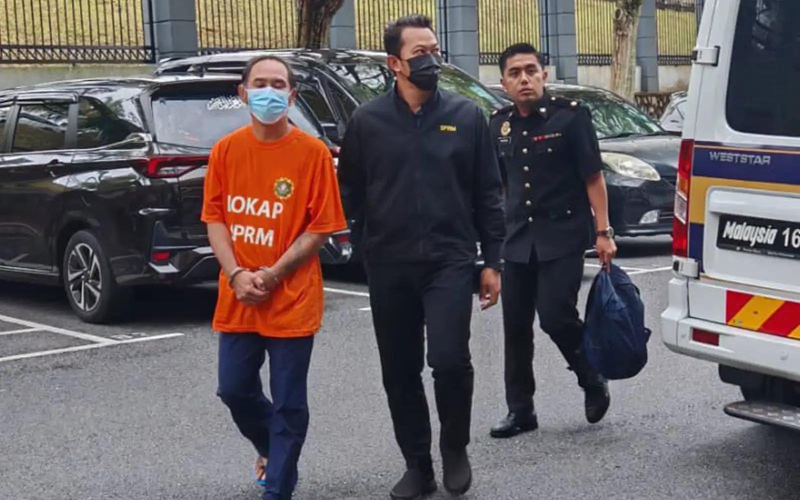 நில விற்பனை இடைத் தரகர் கைது