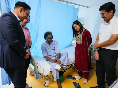 நகைச்சுவை நடிகர் சத்யாவை மருத்துவமனையில் நேரில் சந்தித்த துணையமைச்சர்