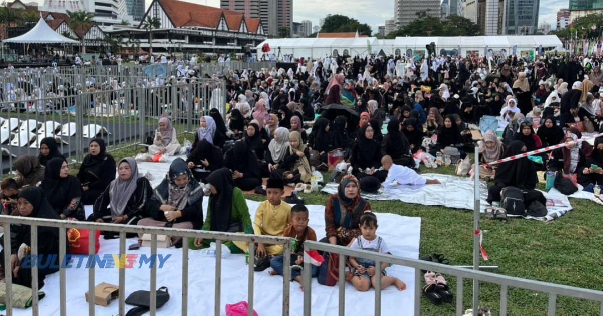 காஸாவுடன் மலேசியா: பாலஸ்தீன ஆதரவுப் பேரணியில் திரண்ட ஆயிரக்கணக்கான மக்கள் - 8 ஆயிரம் கரடி பொம்மைகளைக் கொண்டு பாலஸ்தீன் வரைபடம் உருவாக்கி சாதனை!