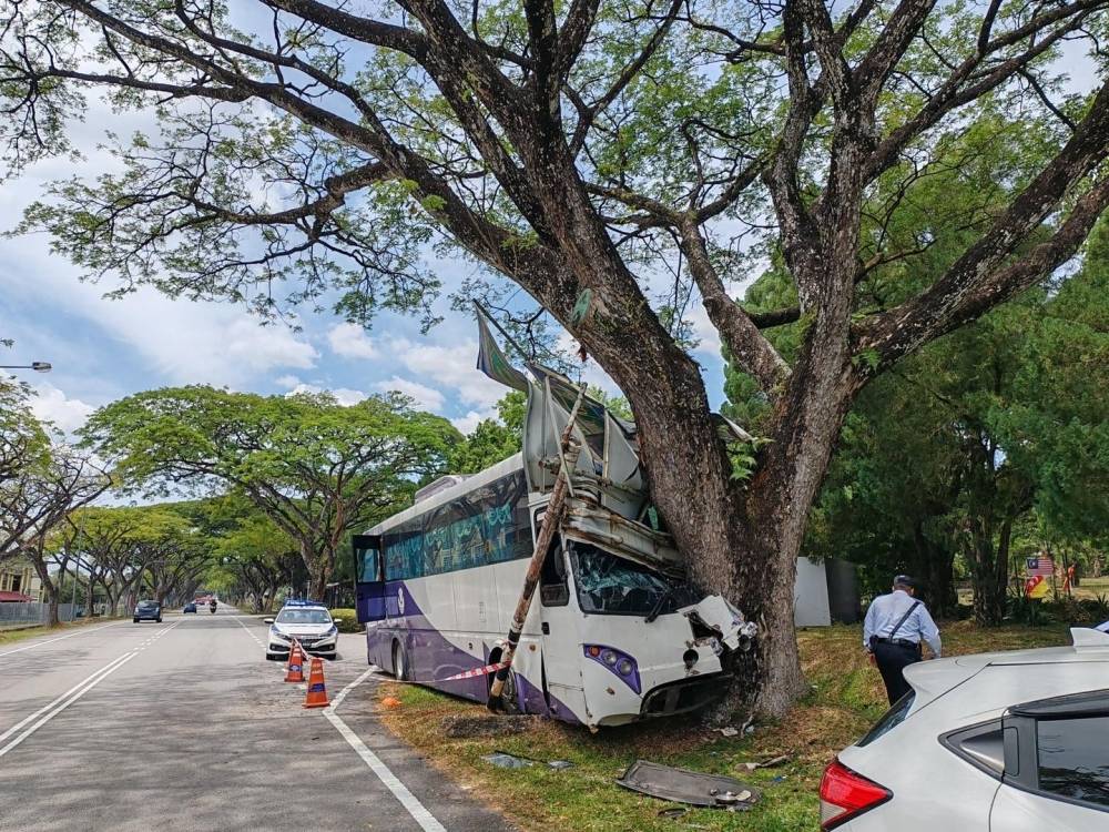 பேருந்து ஓட்டுநருக்கு 7 நாள் சிறை, அபராதம்