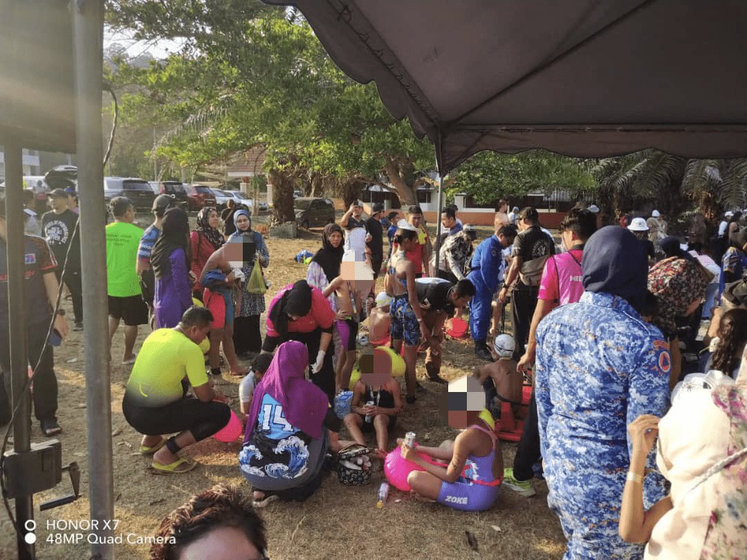 ஜெல்லி மீன்கள் கடித்து சுமார் 40 பேர் காயம்