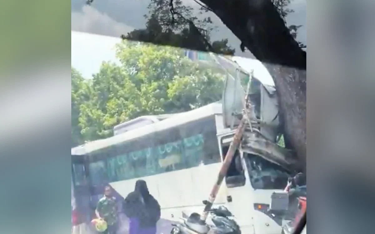 மழலையர் பள்ளிப் பேருந்து விபத்து: தூக்கமில்லாத ஓட்டுநர் காரணமா?