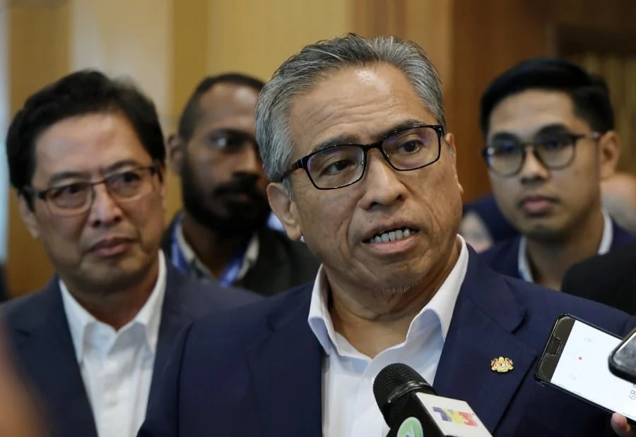 அரசு ஊழியர்களின் கட்டாய பணி ஓய்வு வயது வரம்பு 65 ஆக உயர்த்த பரிசீலனை