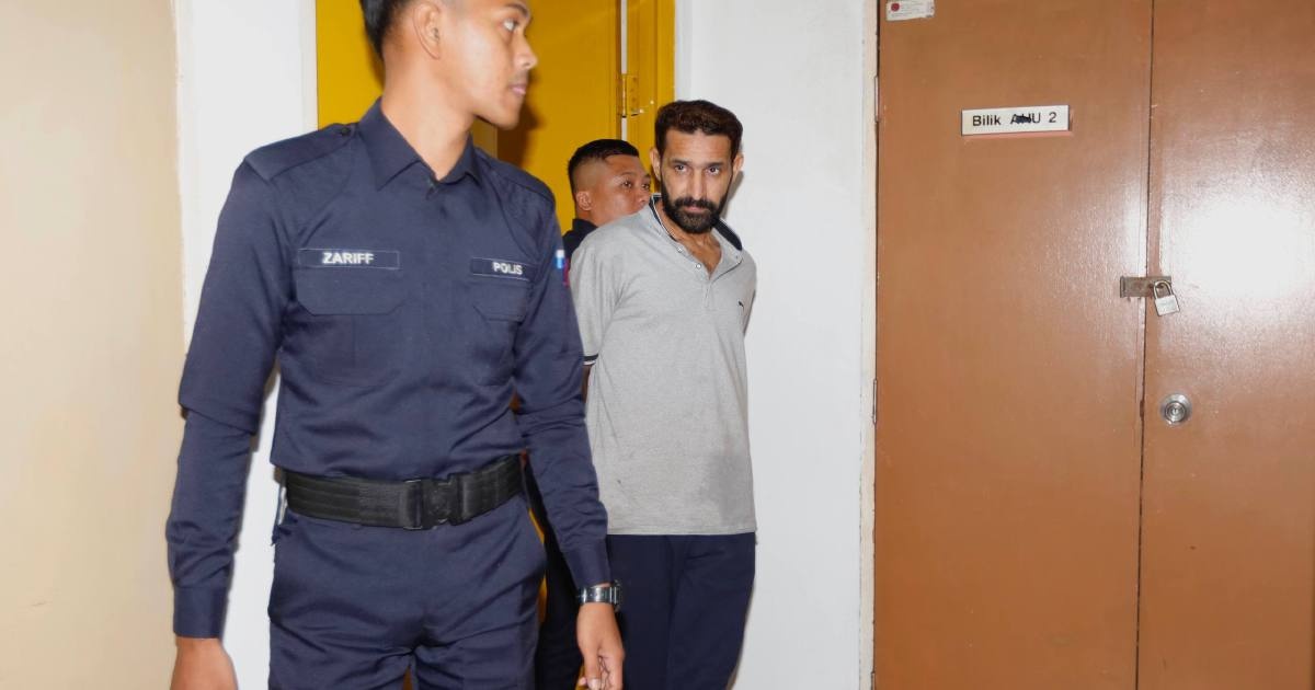 மோட்டார் சைக்கிளிலிருந்து பெட்ரோல் திருடியதாக பாகிஸ்தான் ஆடவர் மீது குற்றச்சாட்டு