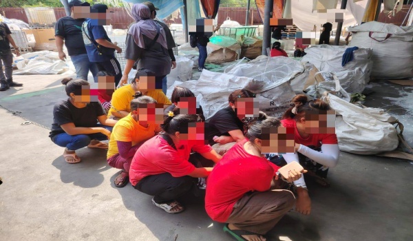 காஜாங்கில் குடிநுழைவுத்துறையினர் திடீர் சோதனை